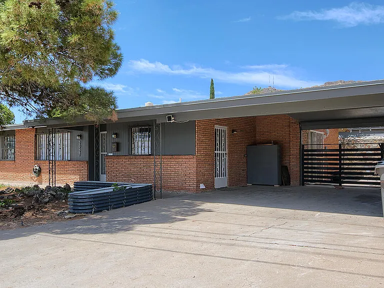 2927 Harrison Ave — Photo 3