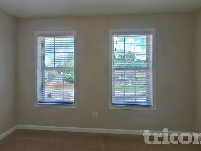12264 Crestwood Ct — Photo 11
