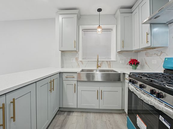 4th image of 4914 W 32nd Pl