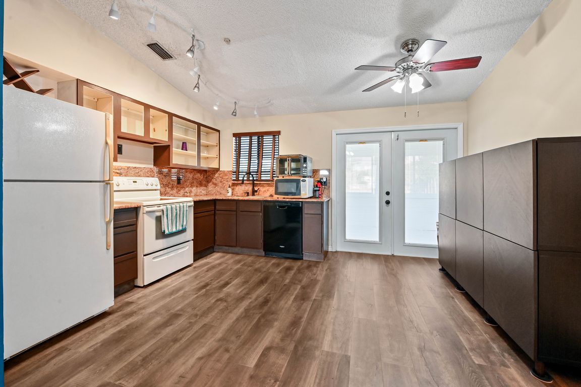 next background image