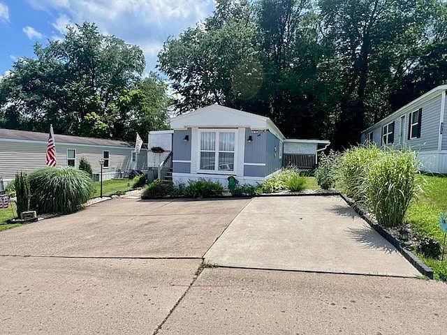 165 Laurie Ln photo 1