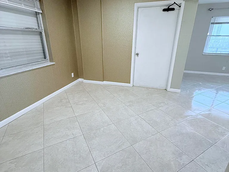 401 Golden Isles Dr #913 — Photo 13