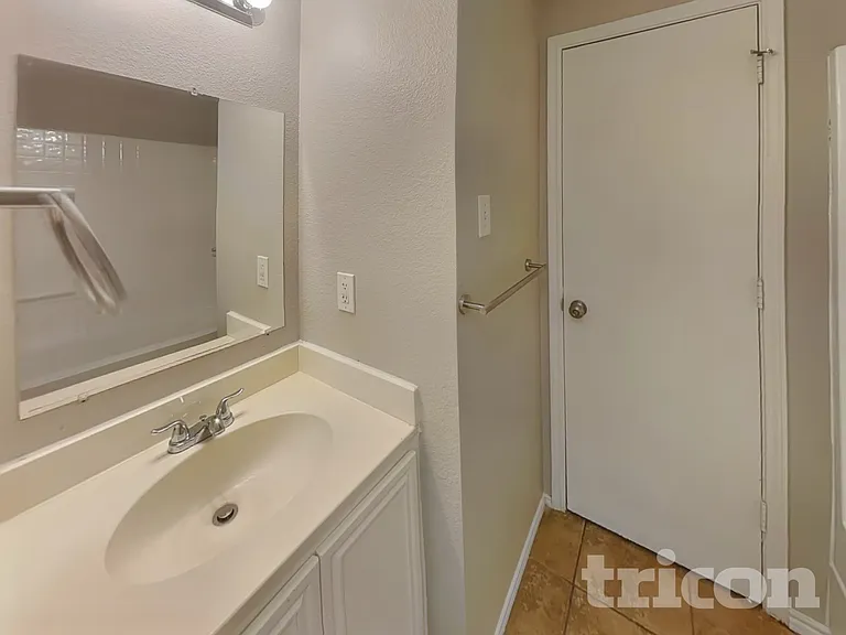 7422 Amber Dr — Photo 13