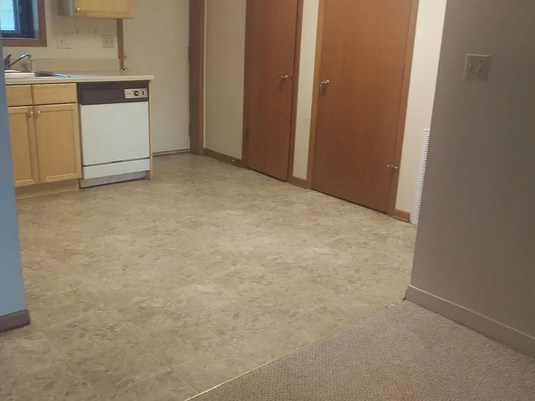 924 Kellogg Ave — Photo 4