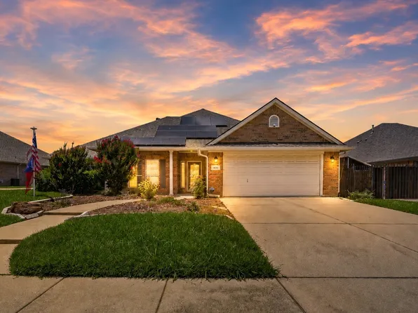 930 Royal Oak Ln, Burleson, TX 76028