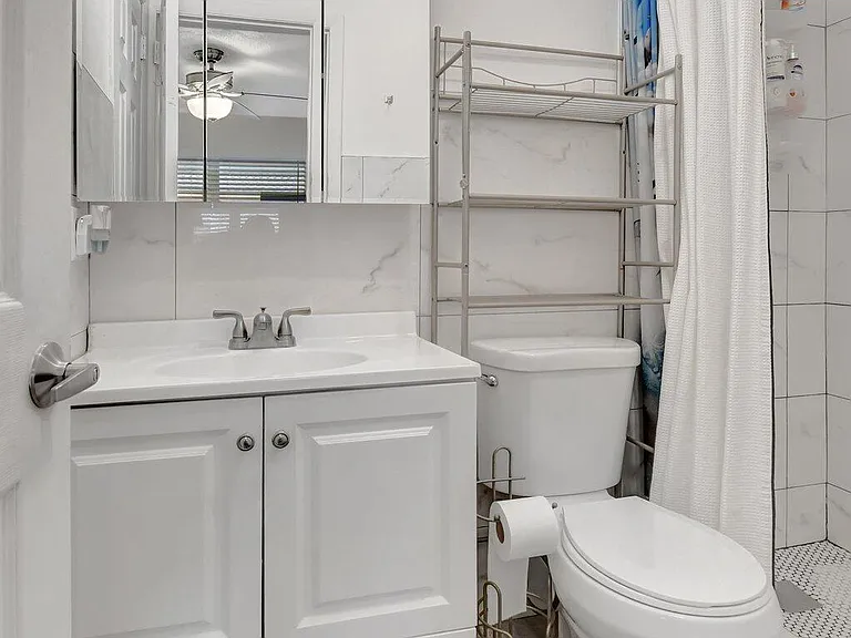 1938 NE 7th St #5 — Photo 9