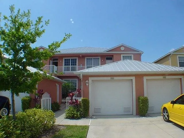 3 bed, 2.0 bath, 1517 sqft, $2,000 — Photo 2