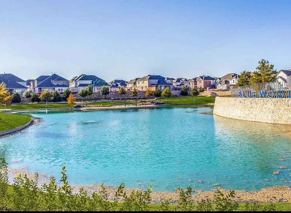 916 Azure Ln