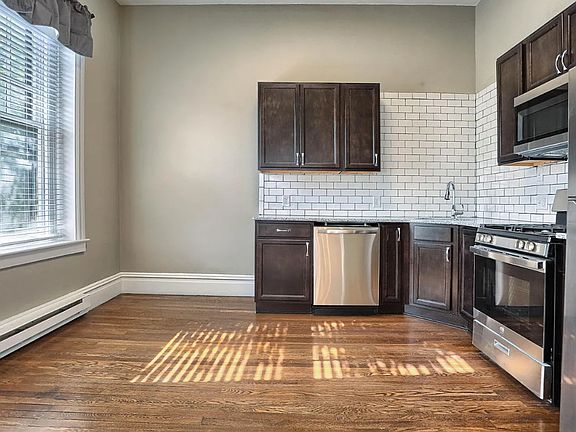 4th image of 102 S Hanover St APT 1