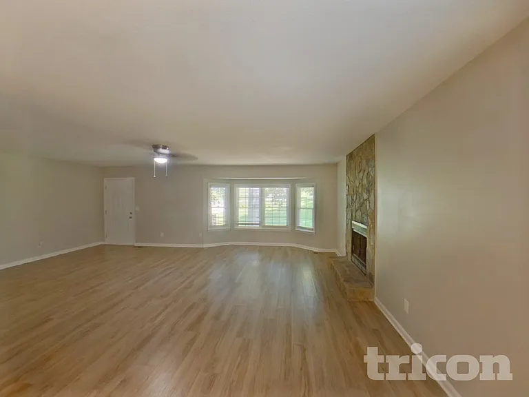 120 Elberta Dr — Photo 4