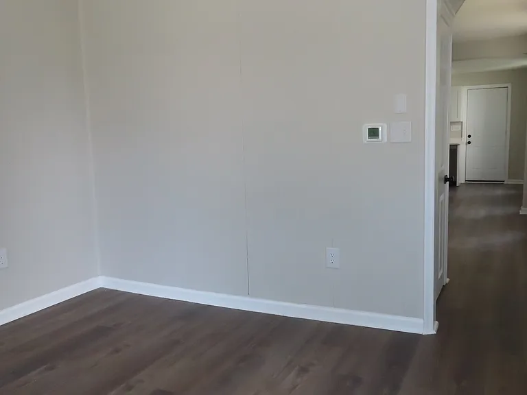 828 Broad St — Photo 5