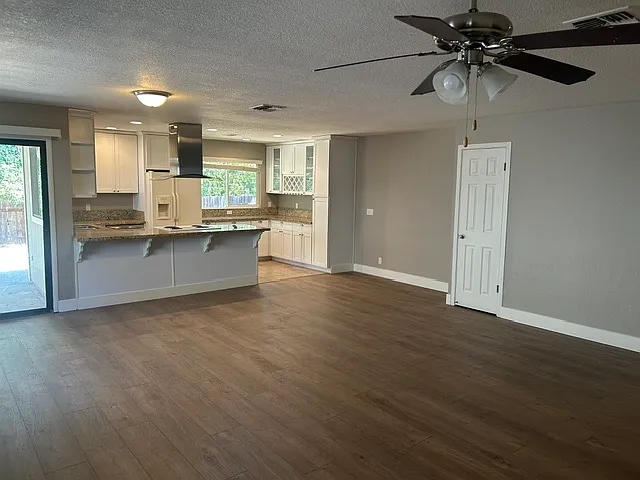 8601 Stratus Dr — Photo 3