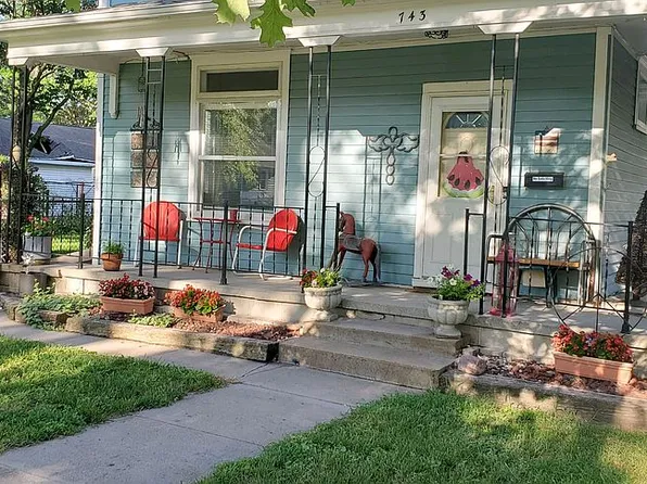 743 Grove Ave, Crete, NE 68333