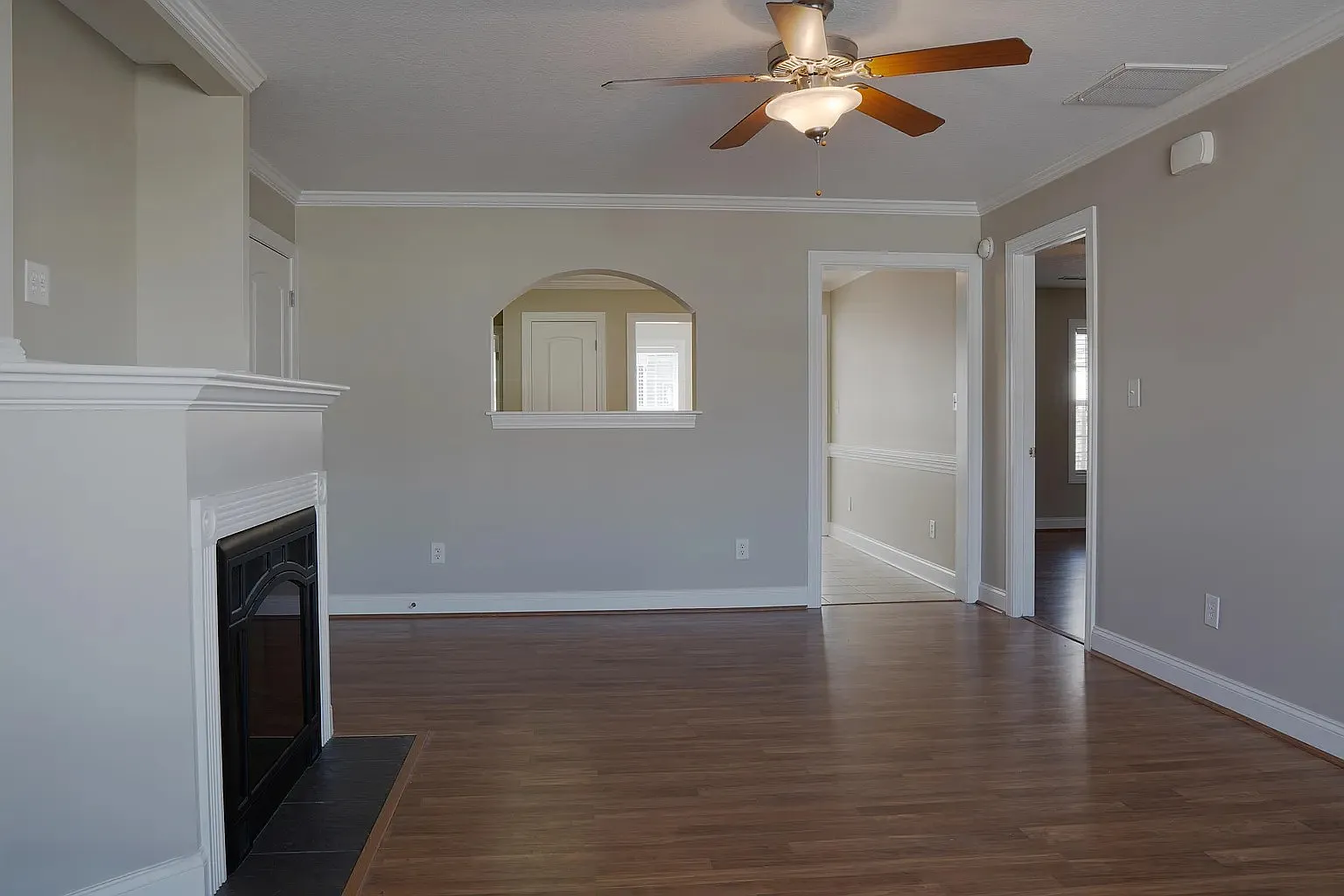 3 bed, 3.5 bath, 1945 sqft, $1,900 — Photo 3