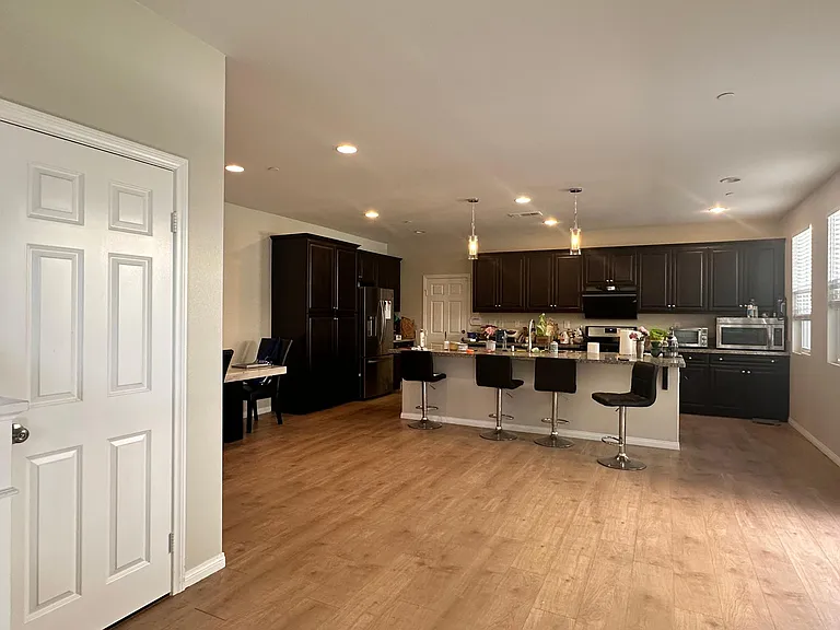 6062 Rosewood Way — Photo 3