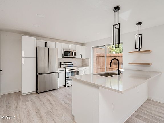 3rd image of 2875 N Tucson Blvd APT 12