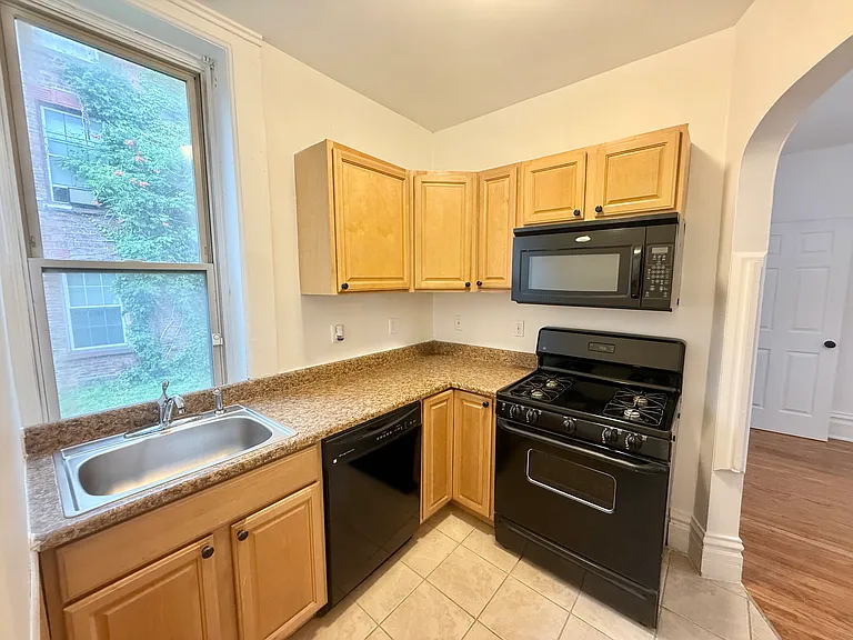 143 2nd Ave #1F — Photo 4