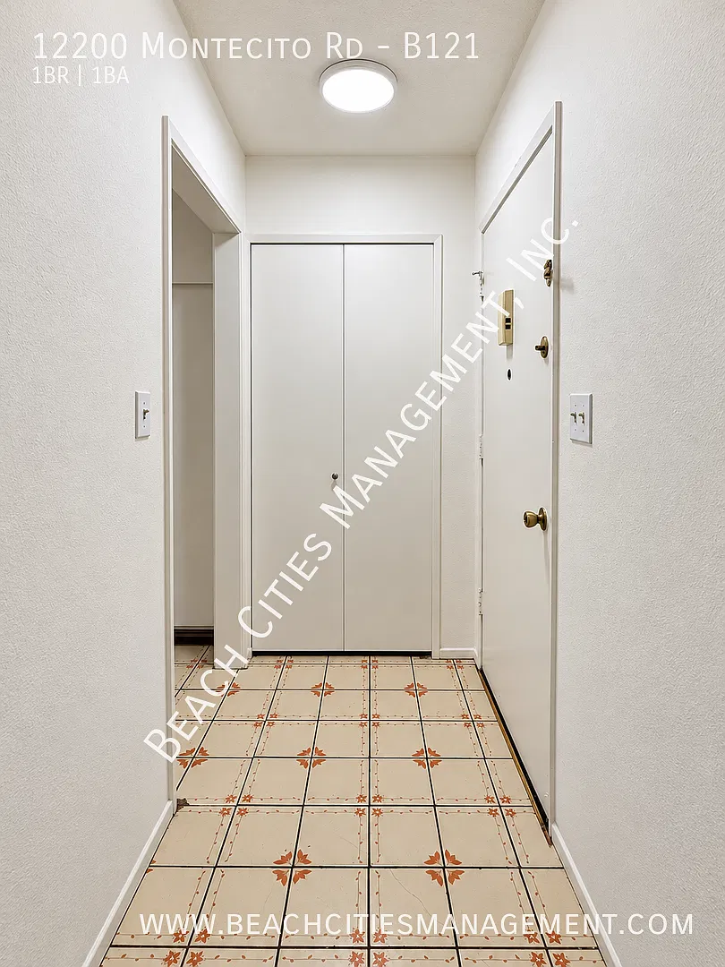 Gated Seal Beach Condo Pool, Gym, Parking & Select Utilities Included — Photo 4