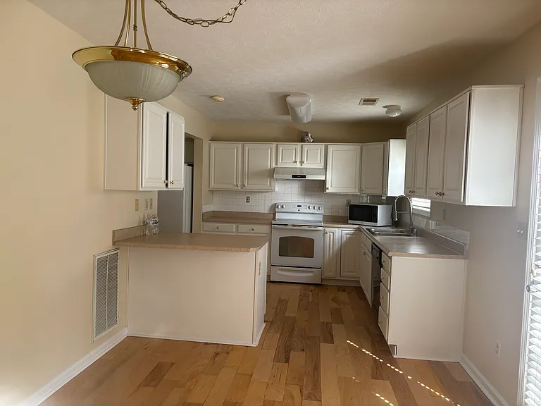 1116 Benjamin Ln — Photo 9