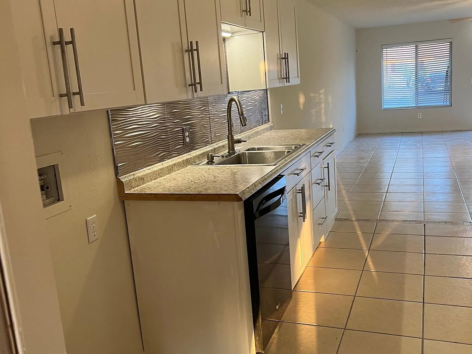 354 W Rosewood Ln — Photo 3