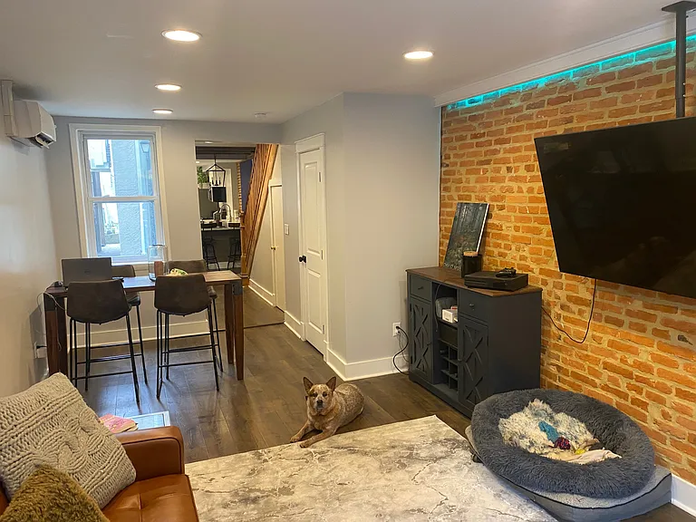 112 S Castle St — Photo 2