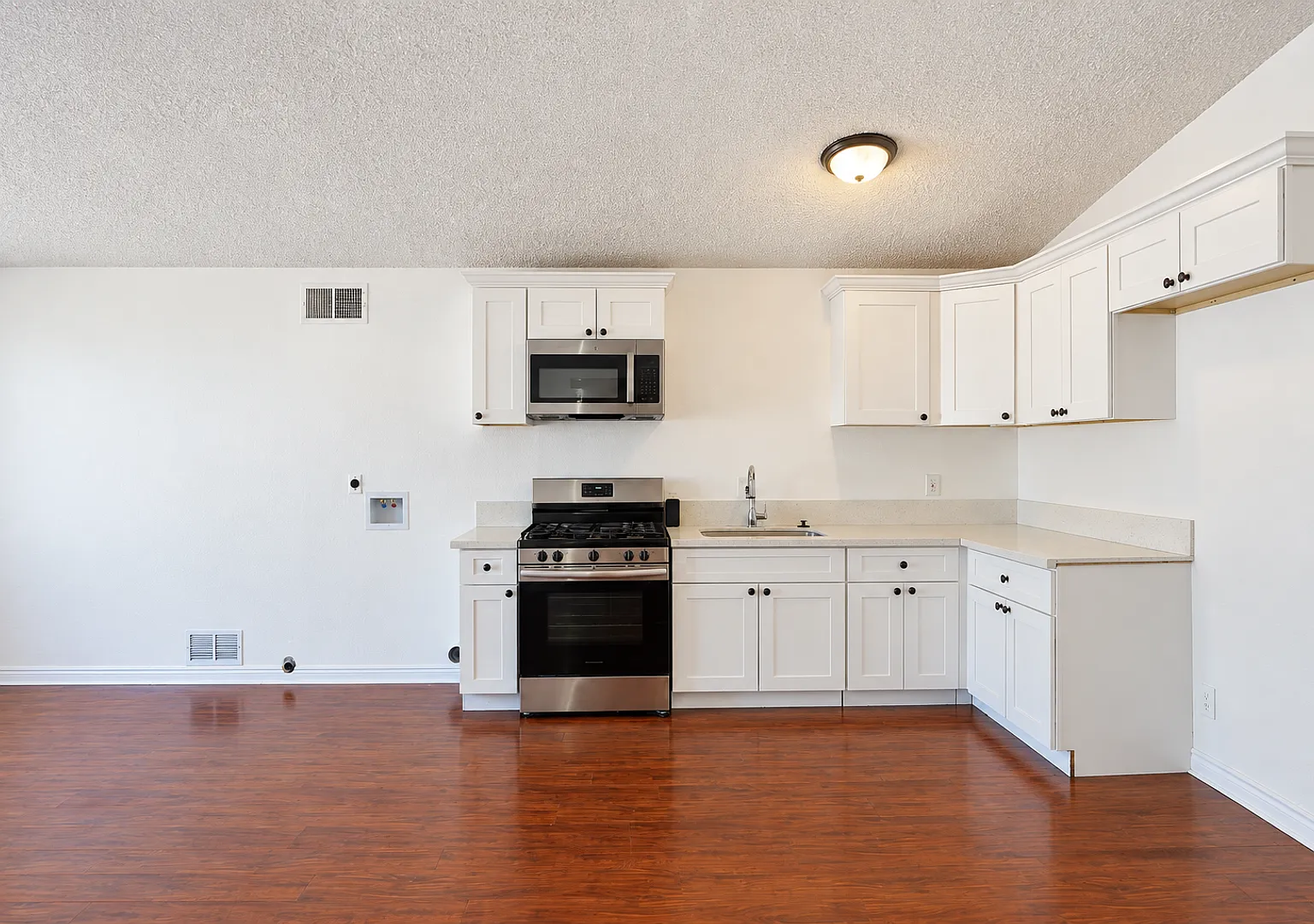 1166 Minerva Court — Photo 3