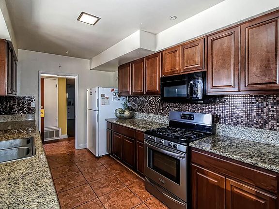 5th image of 8782 Peach Ave