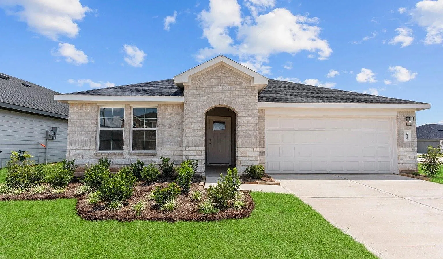 4 bed, 3.0 bath, 2097 sqft, $2,300 — Photo 2