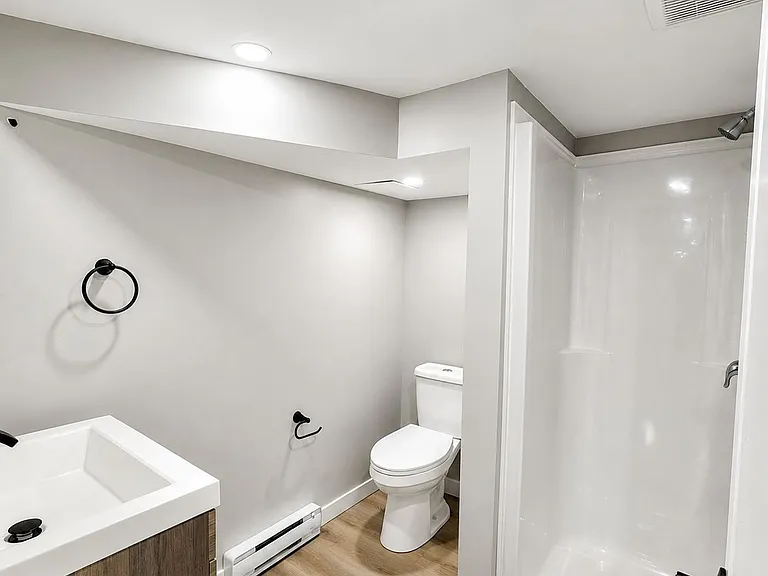 261 Clarence St — Photo 8