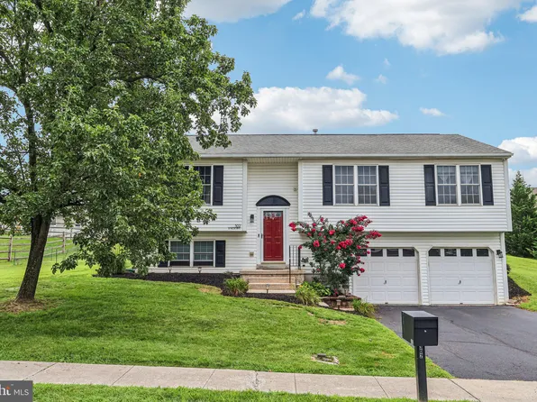 302 W Welsh Dr, Douglassville, PA 19518