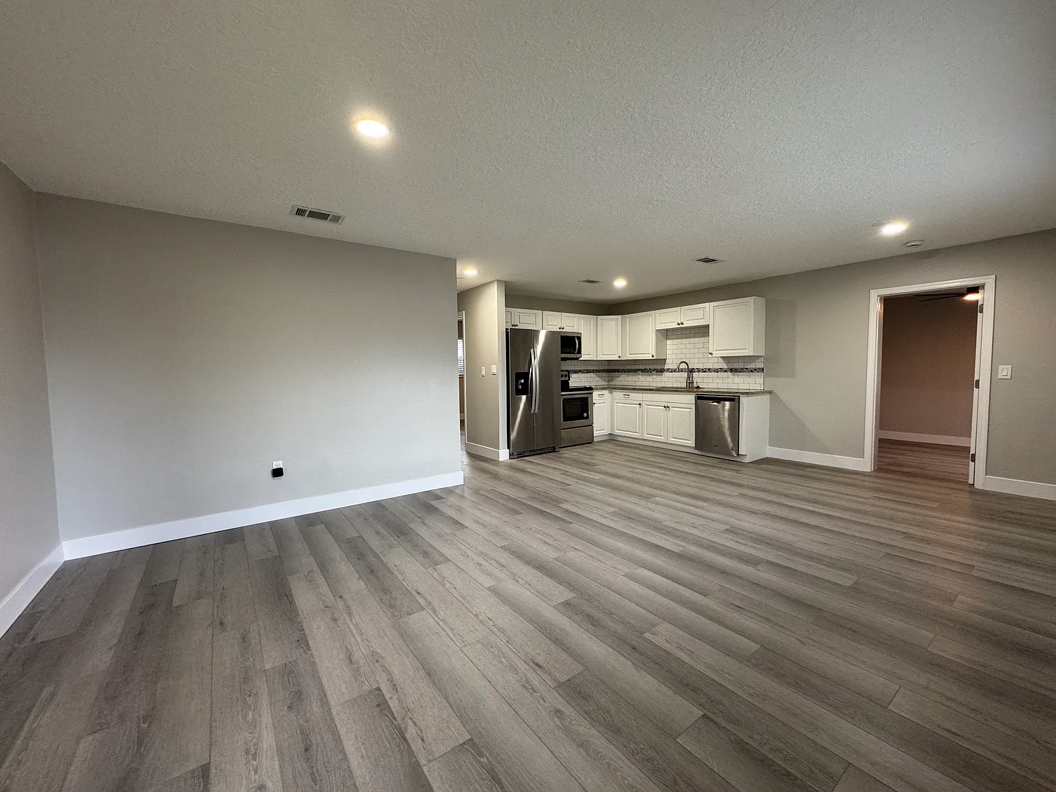 3 bed, 1077 sqft, $2,000 — Photo 1