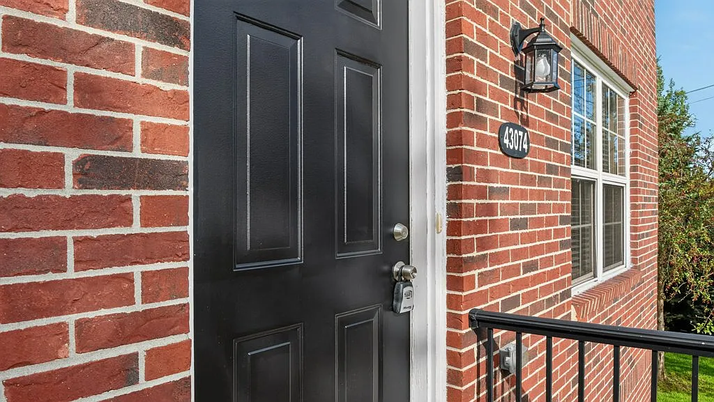 43074 Burlington Drive - 1 — Photo 2