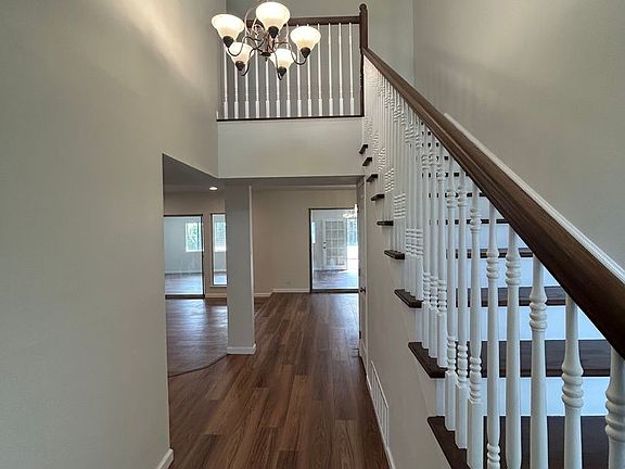 4th image of 852 Glenwick Ave