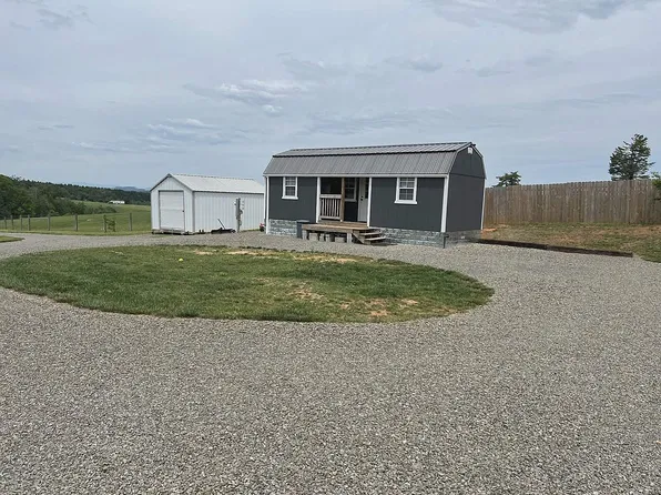 34 Edgewater Dr, Ennice, NC 28623