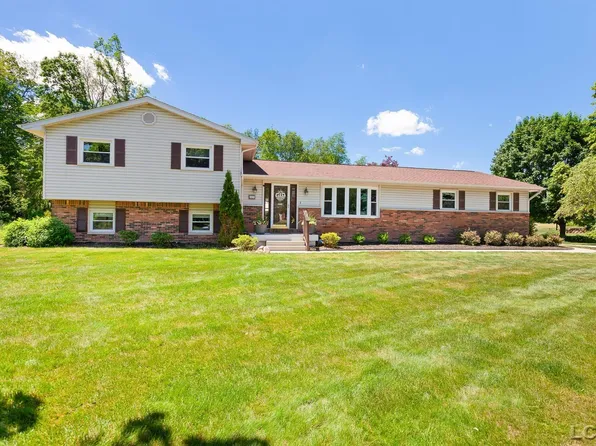 8826 Hawthorne Dr, Tecumseh, MI 49286