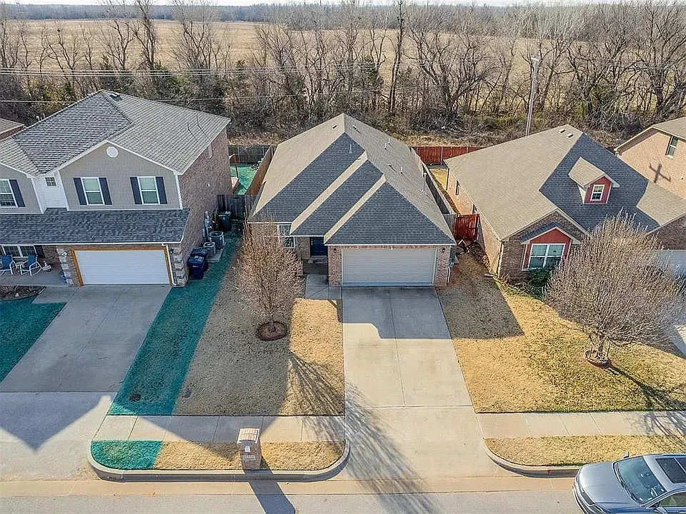 9220 NW 70th St