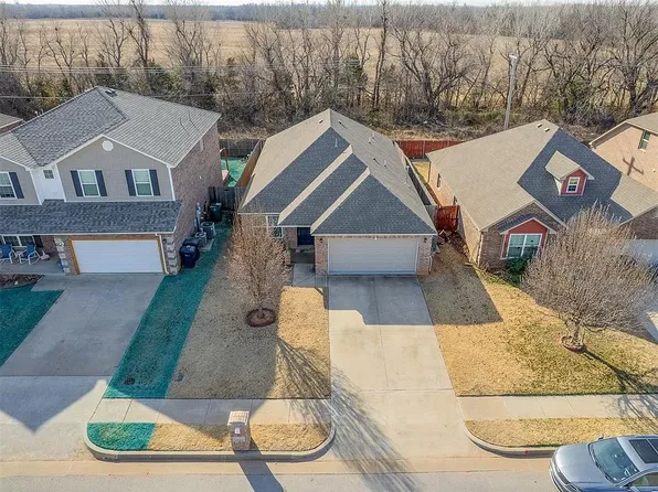 9220 NW 70th St, Yukon, OK