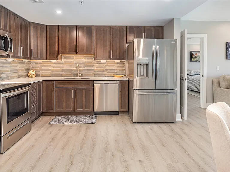 205 Lakeshore Dr #403 — Photo 17