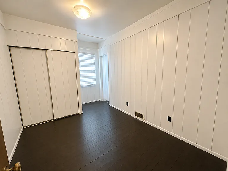 Move-In Special! Roomy 2 Bedroom Apartment On The Growing Nw Side! An Availability That Won't Last! — Photo 8