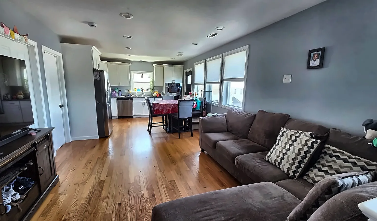 3 bed, 1225 sqft, $3,150 — Photo 2