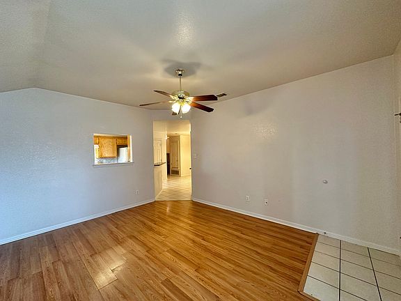 3rd image of 1100 Nicholas Cir APT A