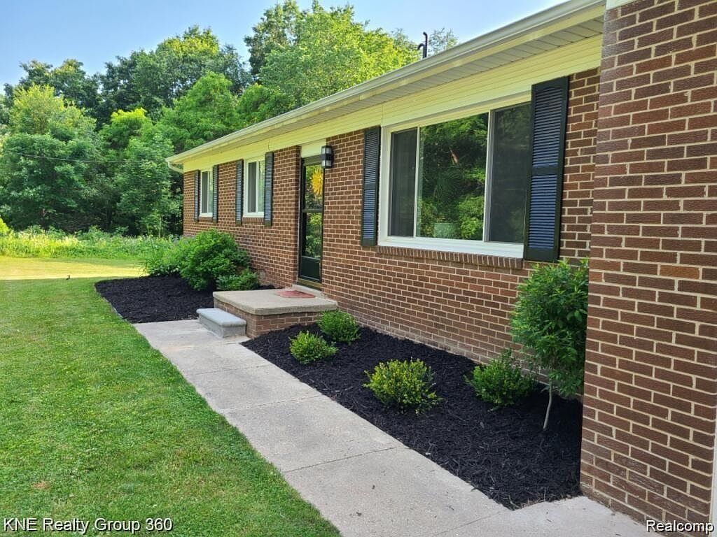 2392 Pingree Rd, Howell, MI 48843 Zillow