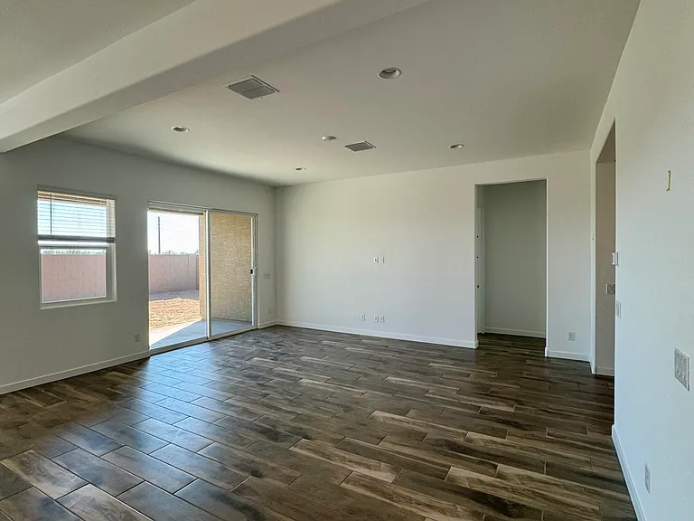 3173 W Peak View Rd — Photo 4