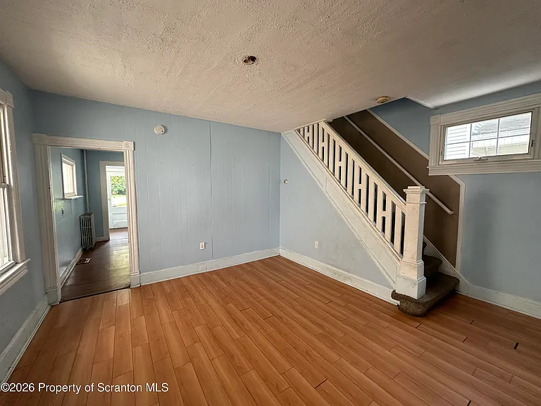 615 S Webster Ave — Photo 4