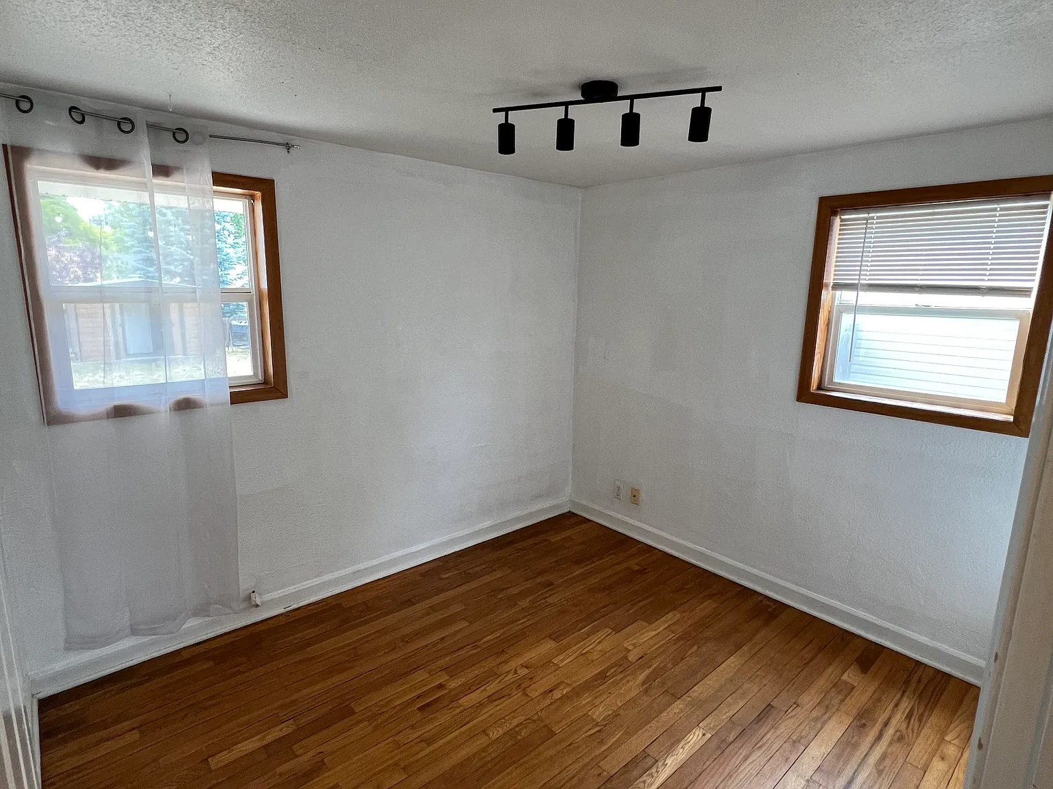 3 bed, 1.5 bath, 1440 sqft, $1,975 — Photo 2