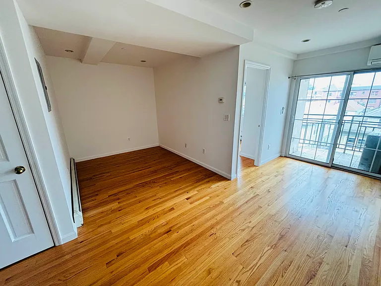 43-18 Robinson St #4B — Photo 2