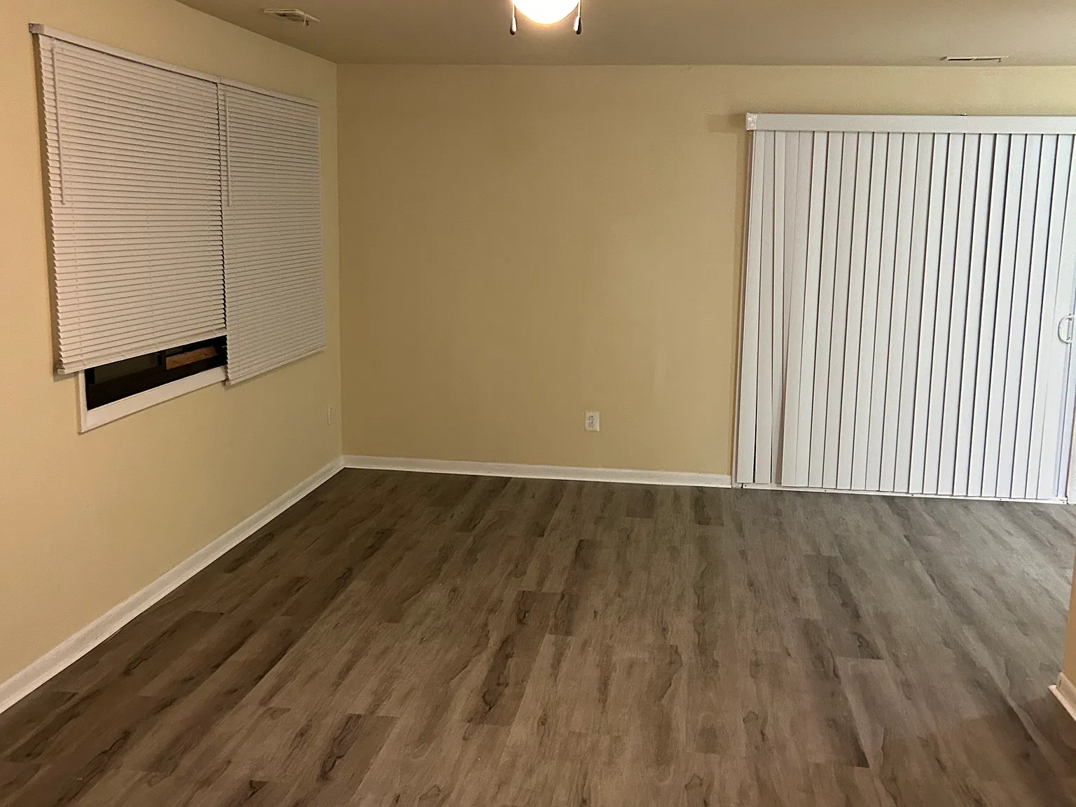2 bed, 882 sqft, $1,400 — Photo 2