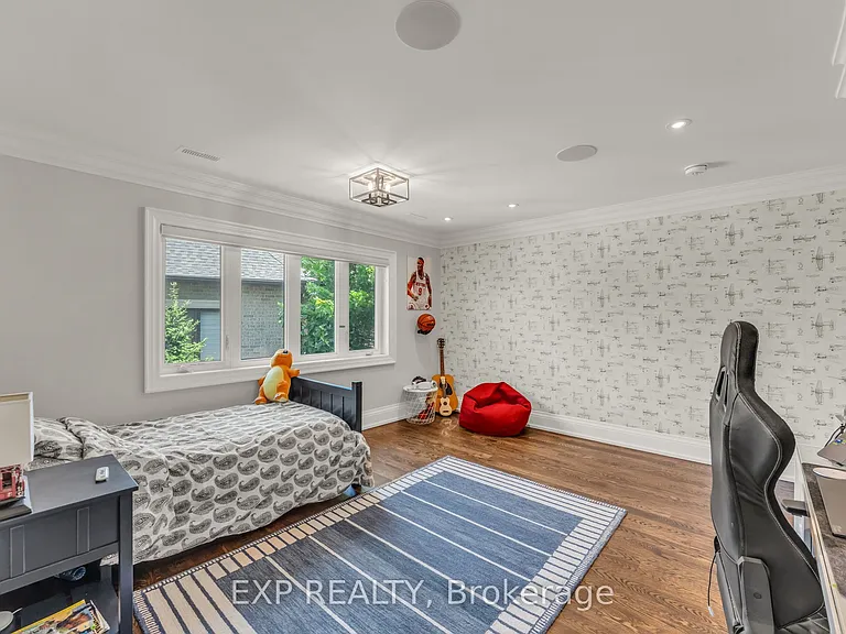 606 Lakeshore Rd W — Photo 38