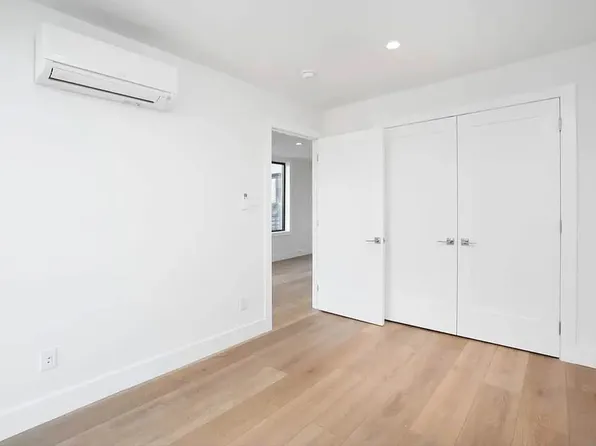 23-33 Astoria Boulevard image 7 of 12