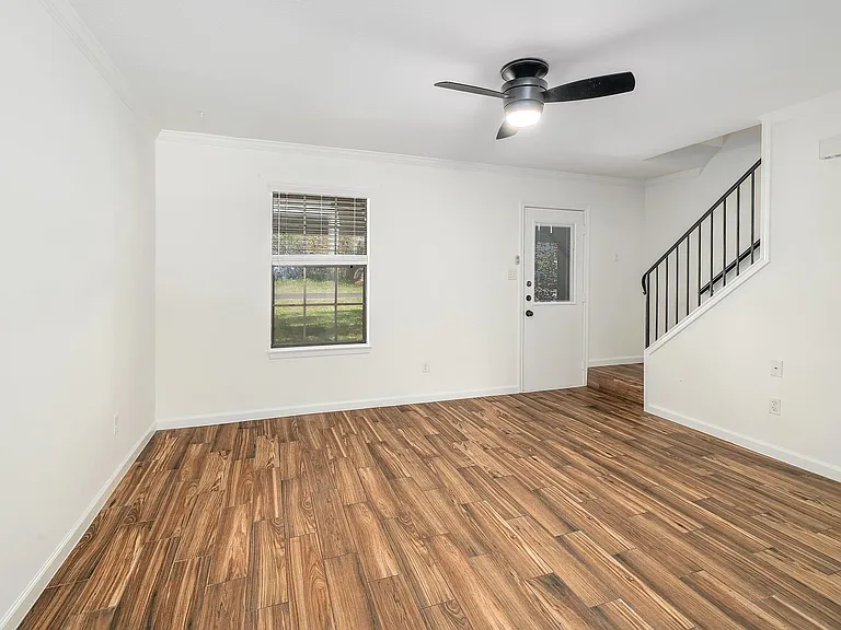 204 Northwest Dr #F — Photo 8